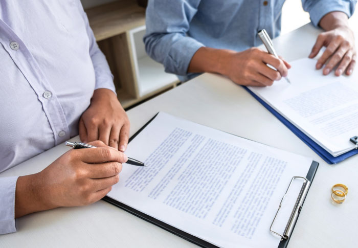 signing divorce paper